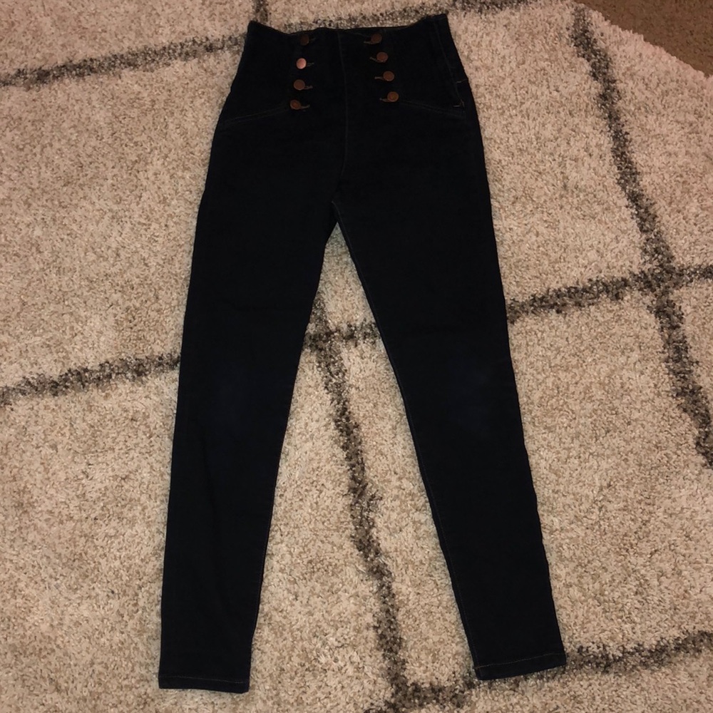High Waisted Jeans!